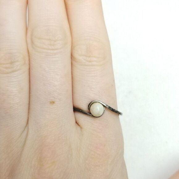 Vintage Avon Sterling Silver Solitaire Faux Pearl Ring, Size 6 Band, Estate - Picture 2 of 10